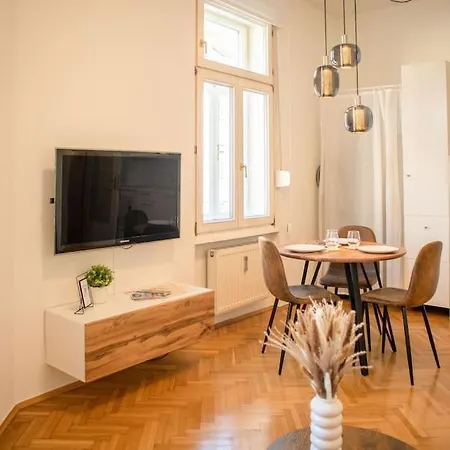 Altbau Mit Charme Mitten Im Zentrum Graz