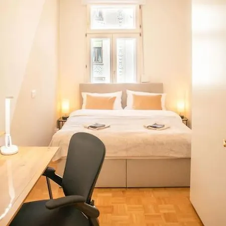 Apartamento Altbau Mit Charme Mitten Im Zentrum *