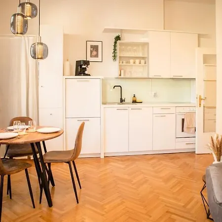Altbau Mit Charme Mitten Im Zentrum * Graz